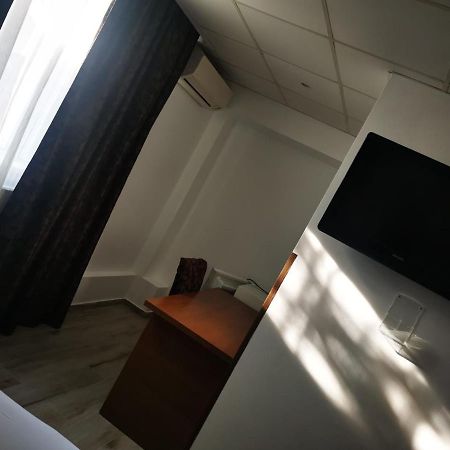 Hotel Viva Плоещ Екстериор снимка