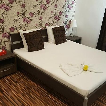 Hotel Viva Плоещ Екстериор снимка