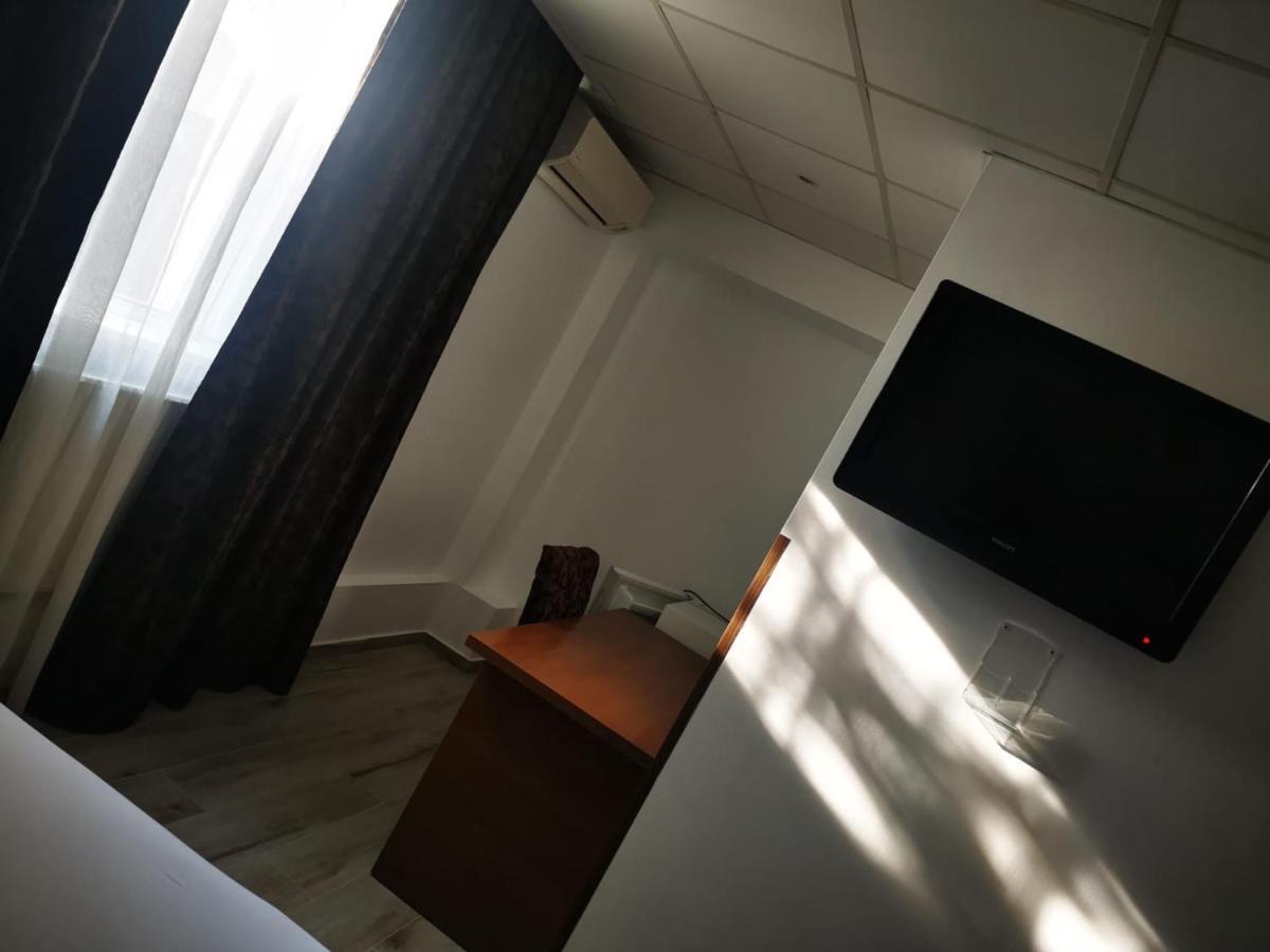 Hotel Viva Плоещ Екстериор снимка