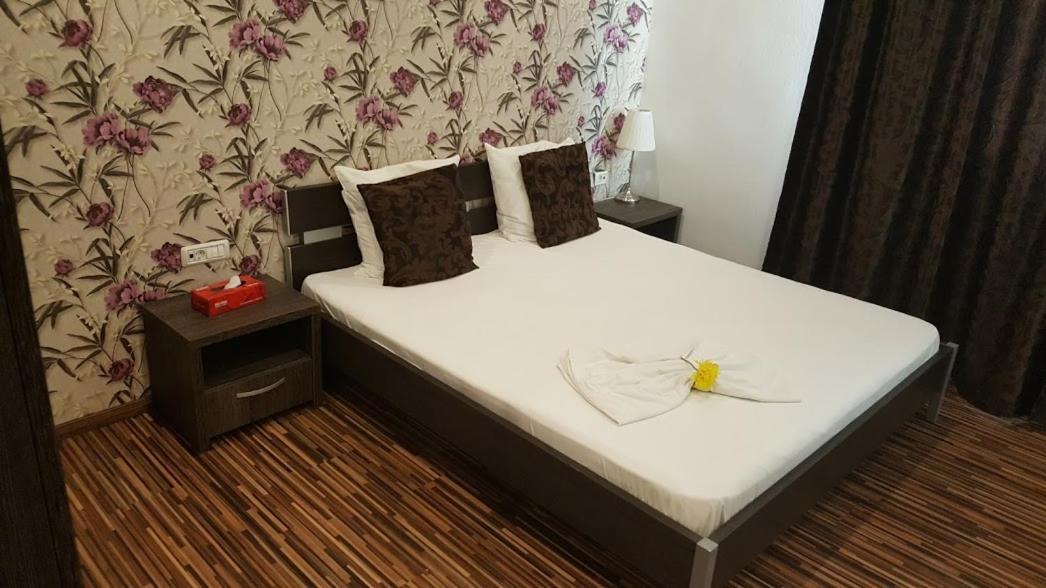 Hotel Viva Плоещ Екстериор снимка