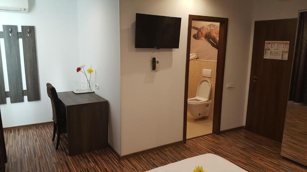 Hotel Viva Плоещ Екстериор снимка