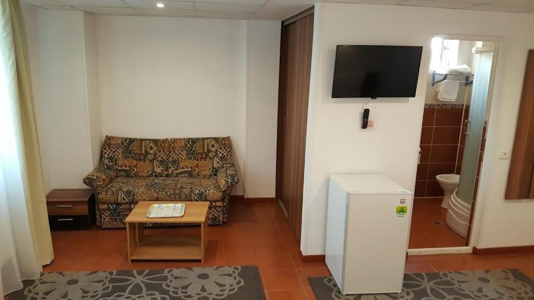Hotel Viva Плоещ Екстериор снимка