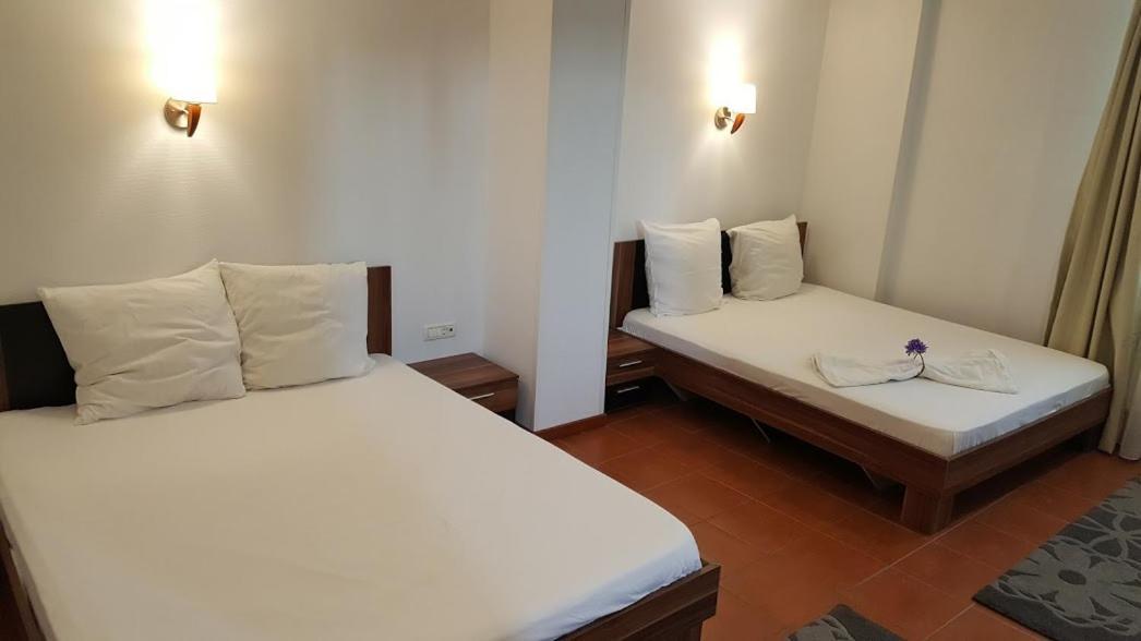 Hotel Viva Плоещ Екстериор снимка
